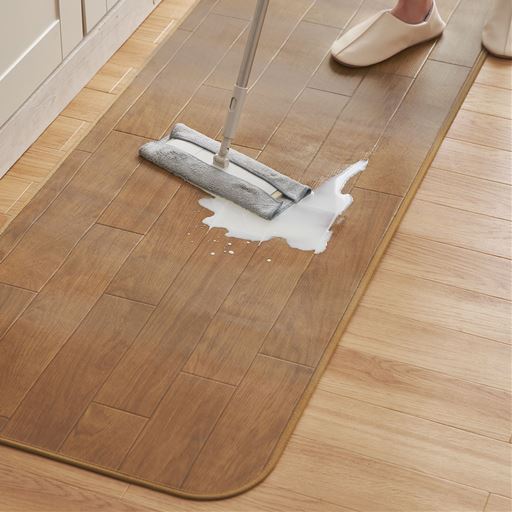 F (ダークブラウン)<br>水分などをこぼしても染み込まないからお手入れ簡単。