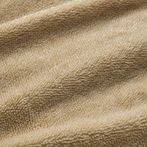 肌側生地拡大(ベージュ)<br>なめらかな毛足が発熱したぬくもりをしっかりキープし、冷たい外気からも守ってくれます。