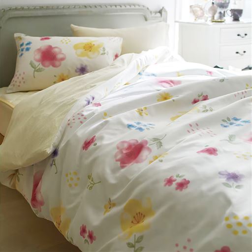 E (水彩フラワー柄) ※商品は枕カバーです。<br>可憐な水彩花柄。