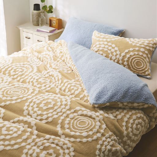 ベージュ ※商品は掛け布団カバーです。<br>肌側はボリューミーなもこもこ毛布生地で寒い冬でも温かく包み込みます。