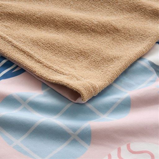 ピンク(フラワーベース)<br>裏面はベージュのパイル生地。