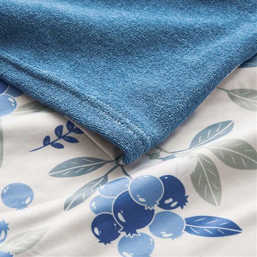 アイボリー(ブルーベリー)<br>裏面はブルーのパイル生地。