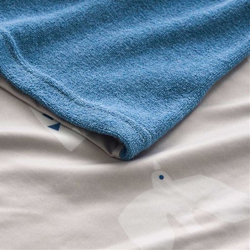 グレー(カモメ)<br>裏面はブルーのパイル生地。