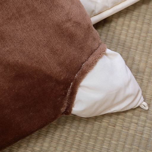 ブラウン<br>角はスリット入りで装着も簡単!