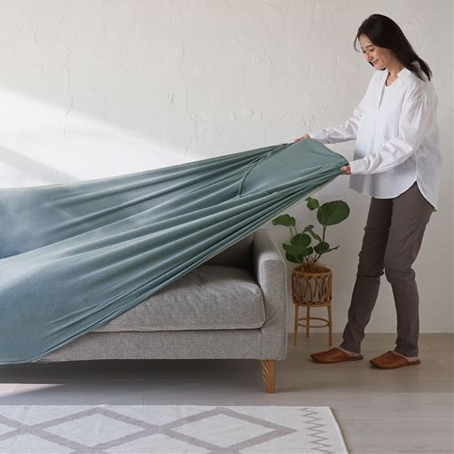 A (ブルー系)表地 3人掛け用<br>サッと掛けて簡単模様替え! のびのびリバーシブルソファカバーです。