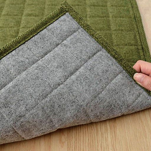 裏面は床を傷つけにくい不織布貼り。