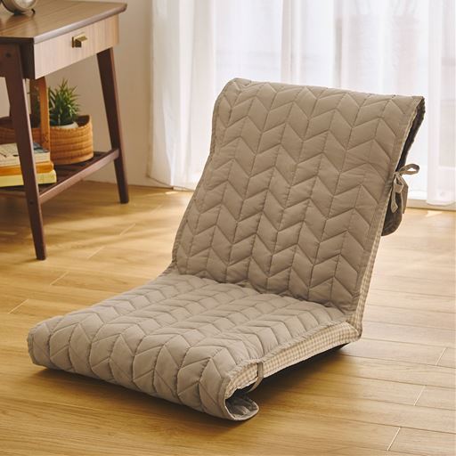 グレーベージュ