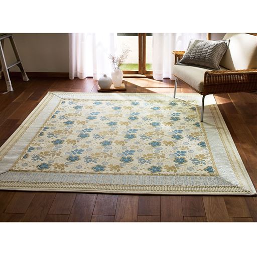 ブルー(横185×縦185cm)<br>和室にも洋室にもなじむ、優しい色と織り柄。