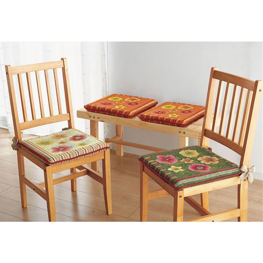 (上から) オレンジ×2・ベージュ・グリーン <br>アネモネの花柄が美しい、イタリア製チェアパッドです。