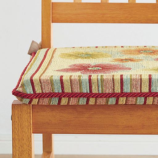 ベージュ<br>約4cmのほどよい厚みでクッション性もあります。