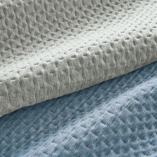 (上から)グレー、ブルー