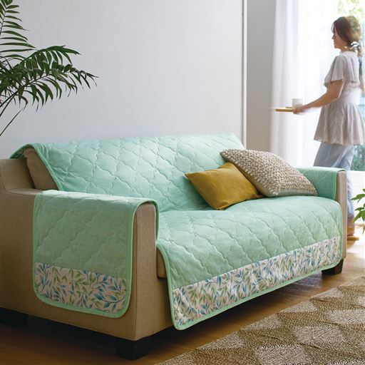 グリーン L (3人掛け用)<br>ソファでのくつろぎが涼やかに。ひんやりキルト中掛けソファカバーです。