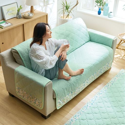 グリーン L (3人掛け用)<br>汗ばむ季節も背中やお尻がムレにくく、ソファの汚れ防止にも!