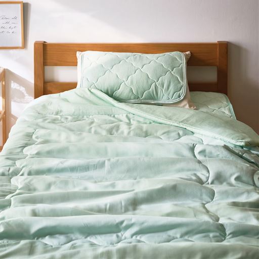 グリーン<br>接触冷感生地「スマートドライ&reg;」を使用した肌布団です。