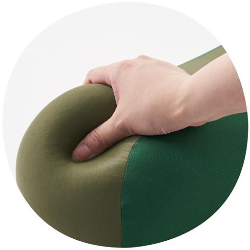 中材は超極小ビーズとポリエステルわたでムニュっ!とやわらかく、しっかりと支えてくれます。