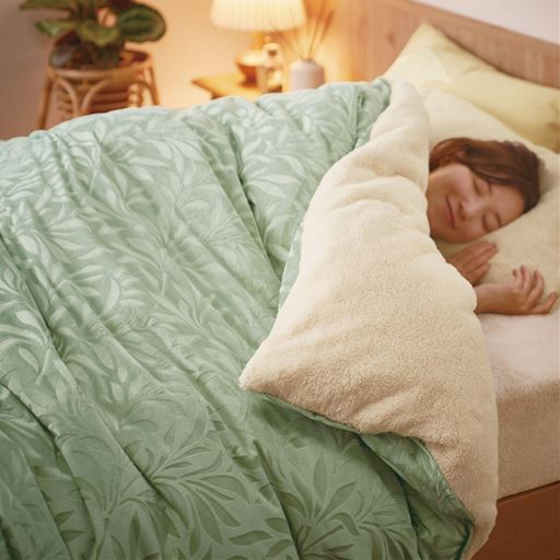 グリーン(リーフ柄) ※商品は布団を包む毛布です。<br>朝まで布団がズレないからあったかい!