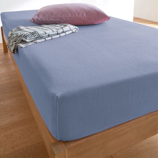 アンティックブルー<br>伸縮する生地だから、シワになりにくくきれいにぴったりフィット。