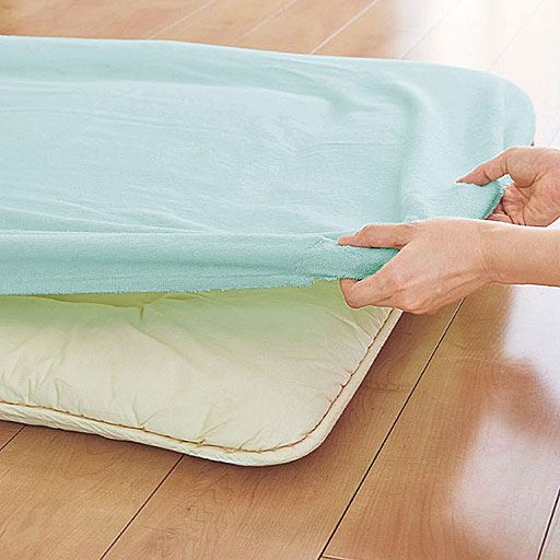 フィットタイプ・ボックスタイプは裏側が全周ゴム仕様でズレにくい。