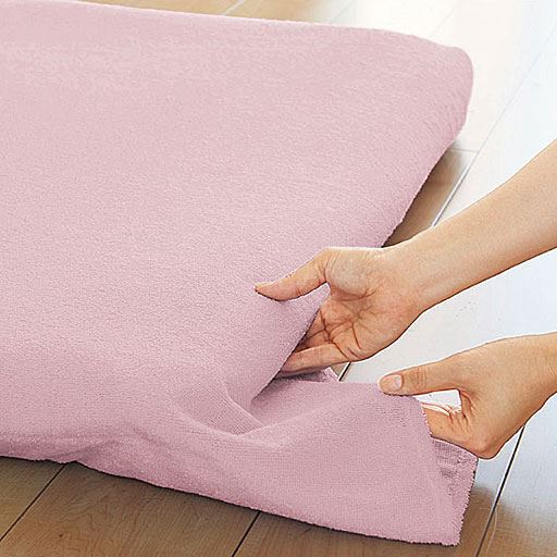 フラットタイプは端を折り込んでサイズ調整が可能。