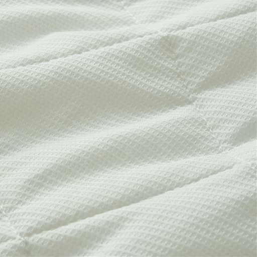 生地拡大(グレー)<br>肌ばなれのいいワッフル素材で、ベタつきやすい季節も快適。