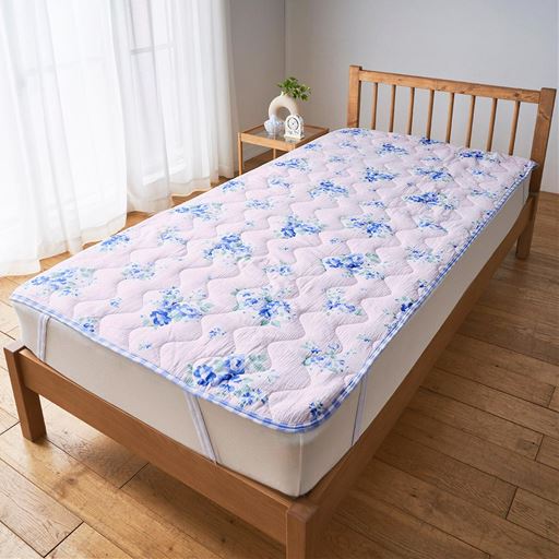 ピンク系<br>上品な花柄がお部屋を華やかな印象に。