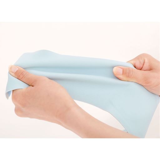 目立たなく動きやすい! 伸縮性のある生地。