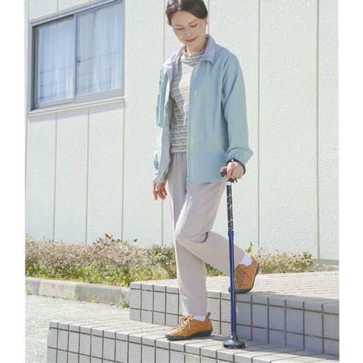 ネイビー グリップが左右どちらでも握りやすい!