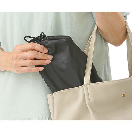 持ち運びに便利なポーチ付