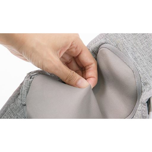 本体樹脂部の内側は伸びる生地でフィット感アップ