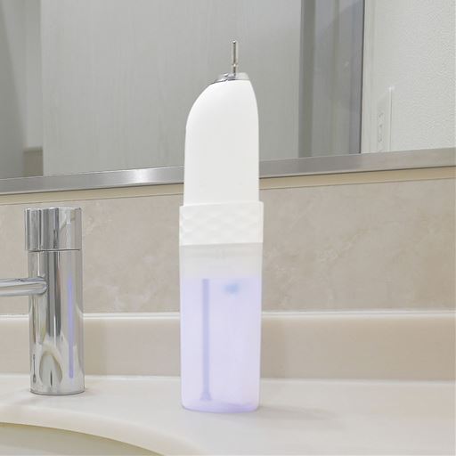 UVで除菌 使い終わったブラシとカップをUV除菌。