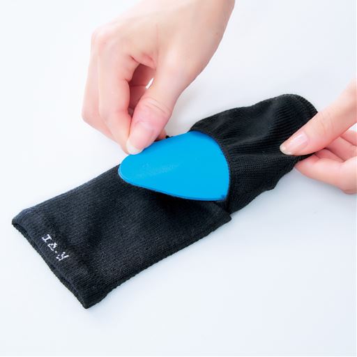 サポーターのポケットにインソールをセット