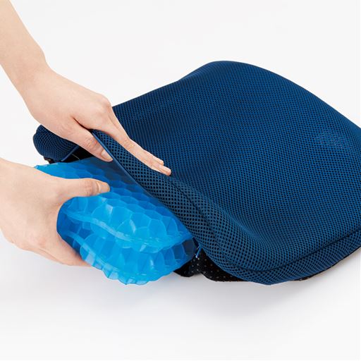 取り外しできて洗濯できるカバー付き  ※長くお使いいただくために、カバーを装着してご使用ください。