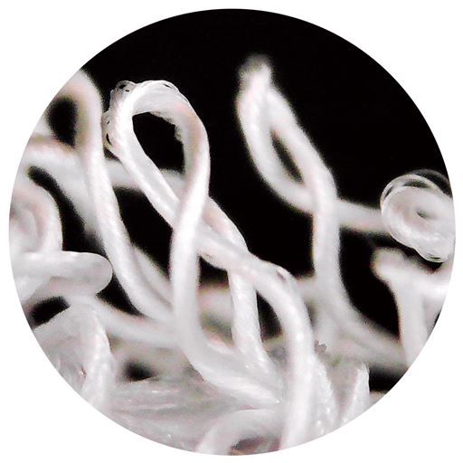 ループ状の繊維が毛穴汚れや角質を取り除く!  軽く擦るだけで汚れを絡めとります。天然由来の繊維だから肌に優しく、力を入れて擦る必要がないので肌を痛めにくい!