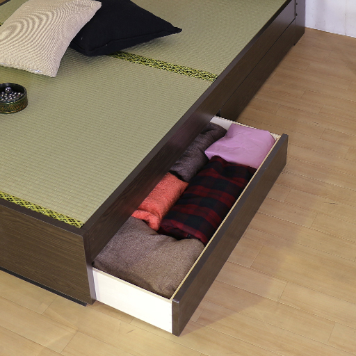 床下には引き出し2杯を備えています。