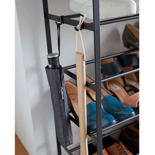 ブラック<br>フック2個付きなので、靴べらや折り畳み傘などの小物が掛けられます。