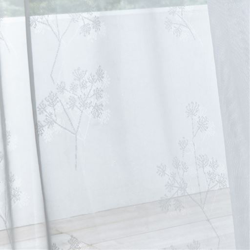 オフホワイト<br>心地よい透け感で、お部屋を暗くしたくないという方にもおすすめ。