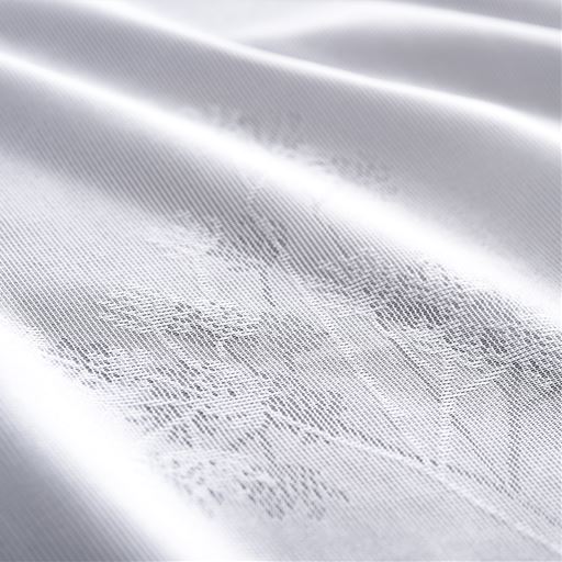 生地拡大(オフホワイト)<br>陰影で立体的に表現したリーフ柄が上品な印象に。