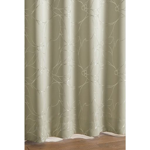 アイボリー<br>光沢が美しく、立体感のある花模様。ジャカード織が上品でエレガント。