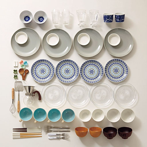 約4人分の食器が…<br>F(1段/幅26～49.5×奥行57cm)へ収納してみると・・・