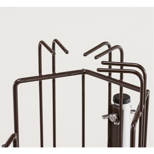 かごの上部が6本のカギ爪状になっているので、ひっかけて引っ張るだけで柿を収穫できます。