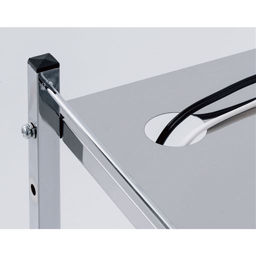 コードが通せる配線穴付き。