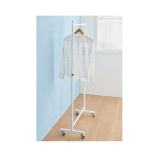 ラックに対して垂直に服を掛けるのもOK。