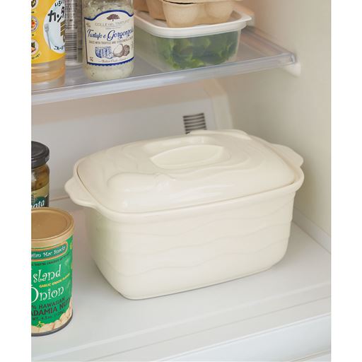 冷蔵庫の棚にすっぽり収まるサイズです。