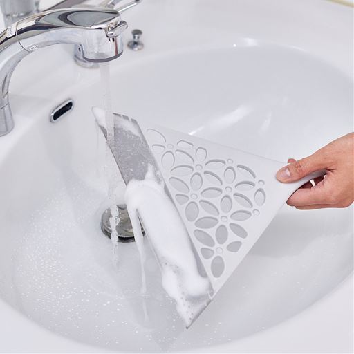 はずして水で洗える! サッと水を流すだけでスッキリキレイになります。