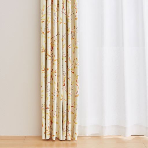 イエロー <br>形状記憶加工付きで、届いたときからキレイなドレープが長続き。