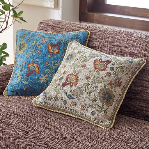 (左から) ターコイズブルー・ベージュ<br>なめらかな質感のイタリア製ジャカード織りクッションです。