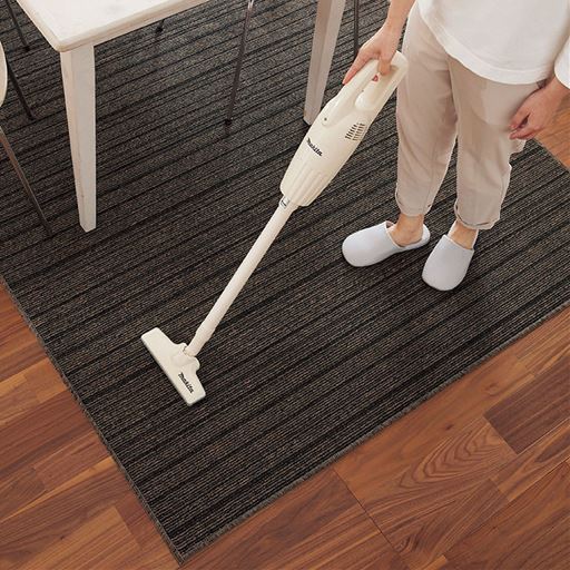 ブラック(横220×縦160cm)<br>掃除機のすべりもいいのでお手入れラクラク。