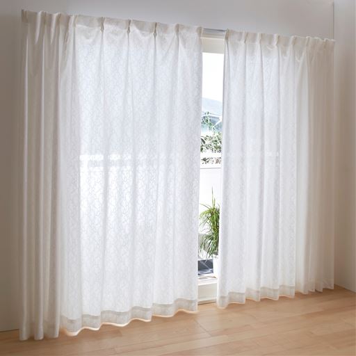 室内からの様子<br>※使用環境の部屋の明るさにより印象は少し変わります。