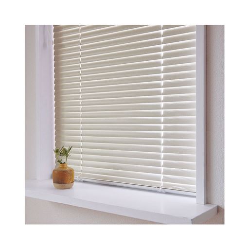 ホワイト<br>カーテンにはないスッキリとした印象。