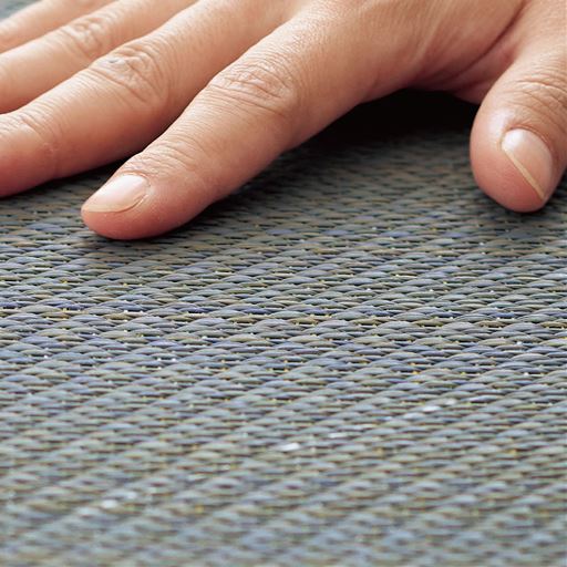 細かな織り目でなめらかな肌ざわり。